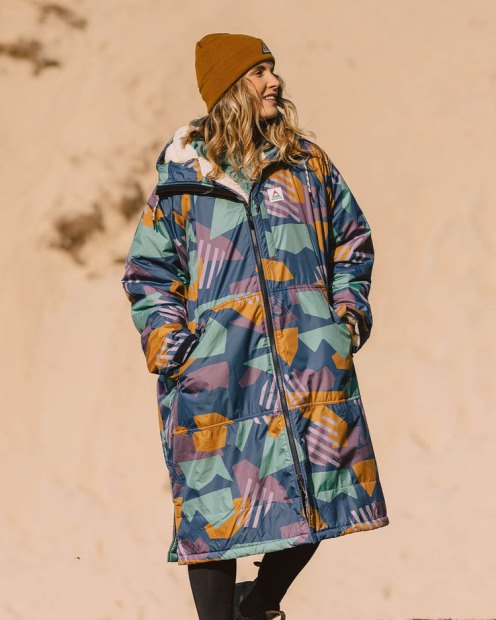 Exklusive Passagierjacke Aus Recyceltem Sherpa-futter Mit Tiefblauem Tarnmuster