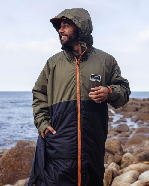 Exklusiver Umkleidemantel Aus Recyceltem Sherpa-Futter Für Passagiere In Schwarz/Khaki