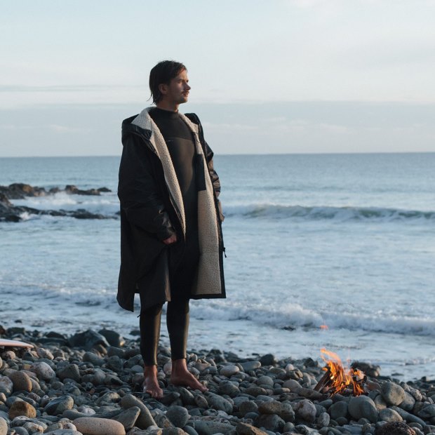 Exklusiver Passagier-eskapismus-umkleidemantel Aus Recyceltem Sherpa-futter Schwarz