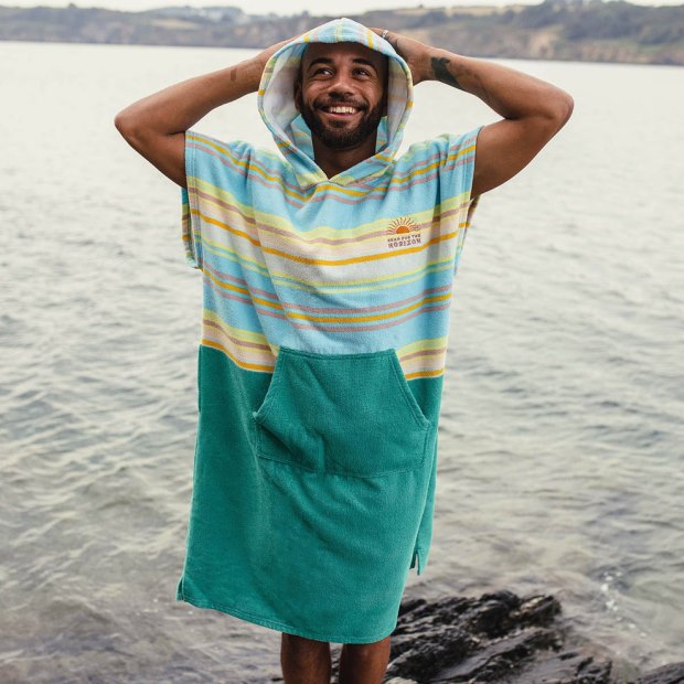 Beifahrer Baja Poncho Aus Recyceltem Handtuch Mit Seestreifen
