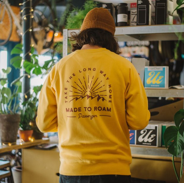 Passenger Exclusive Austin Recycling-Sweatshirt Ockergelb