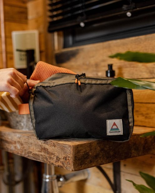 Passenger Exclusive Travel Recycling-Waschset Schwarz/khaki