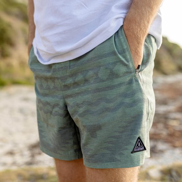 Passenger Exclusive Traveler Organic All Purpose Short Dark Ivy Adrift
