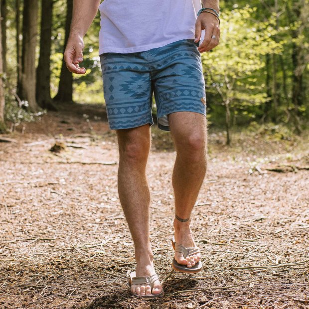 Exklusive Backcountry-Shorts Für Passagiere Aus Verwaschenem Denim