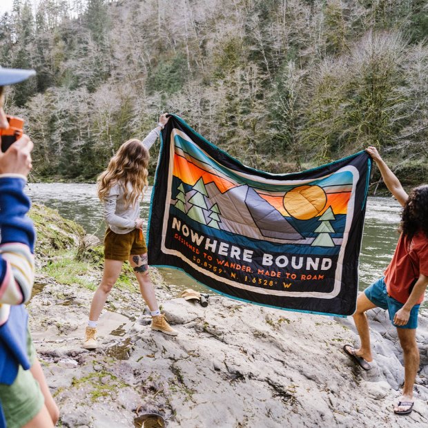 Passagiere Exklusive Nomadische Recycelte Sherpa-decke Mit Schwarzem 'nowherebound'-aufdruck