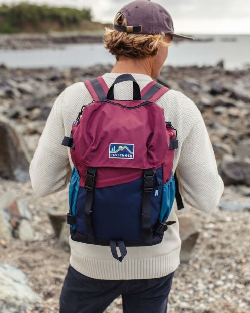 Passenger Exclusive Boondocker Recycelter 26-Liter-Rucksack In Navy/Bordeaux