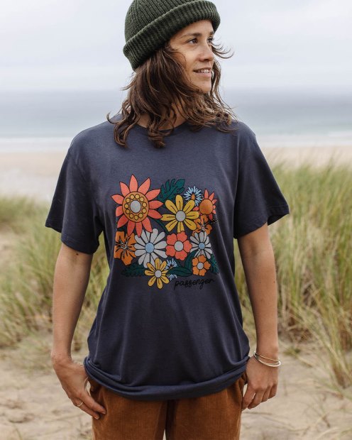 Passenger Exklusives Oversize-T-Shirt Aus Recycelter Baumwolle Mit Floraler Blüte Anthrazit